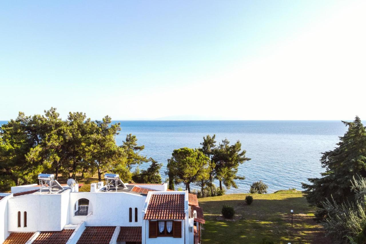 Luna Villa Private Beach Неа-Іраклія Екстер'єр фото
