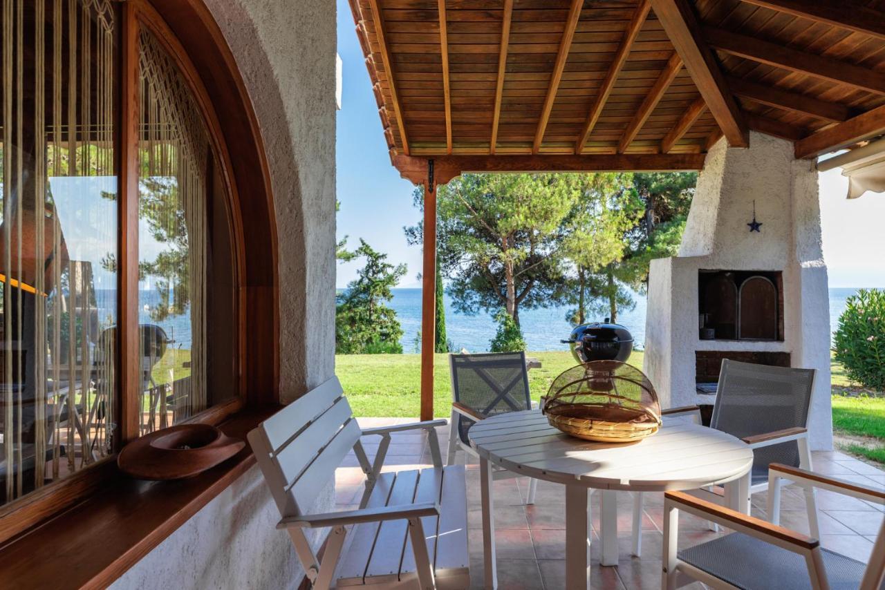 Luna Villa Private Beach Неа-Іраклія Екстер'єр фото