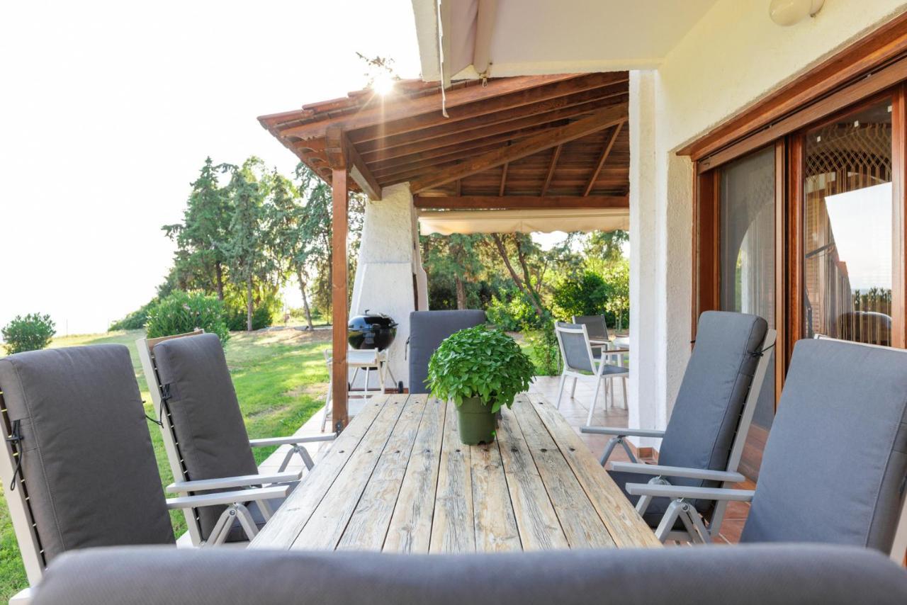 Luna Villa Private Beach Неа-Іраклія Екстер'єр фото