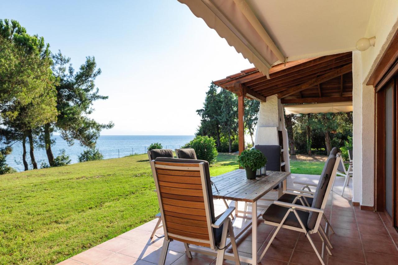 Luna Villa Private Beach Неа-Іраклія Екстер'єр фото